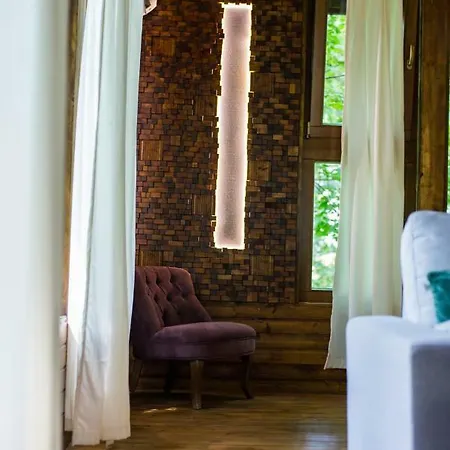 Porumbacu Treehouse Chalet *